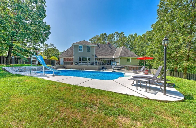 Gorgeous Rogers, Bentonville Home with Pool HotTub& Huge Yard