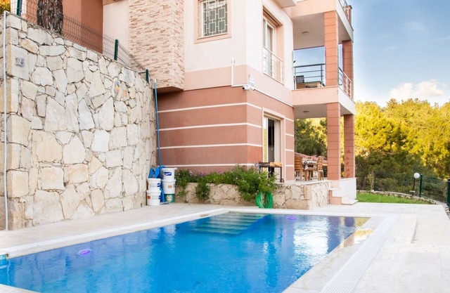 Gorgeous Separate Villa with Pool in Kusadasi