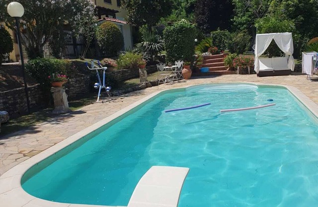 Gorgeous shabby rustic on Tuscan hills, pool on request