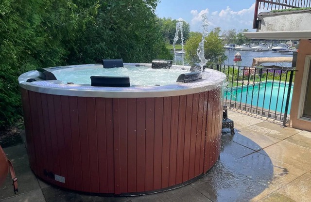Gorgeous Spa Waterfront Cottage with Swimming Pool, Sauna, HotTub, Massage Chair