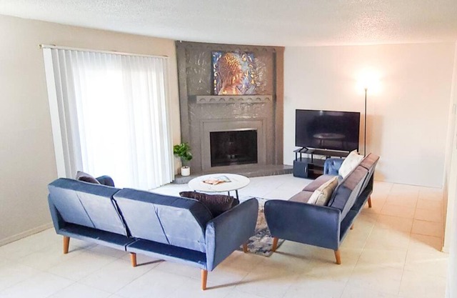 Gorgeous Spacious Condo Centrally located in OKC