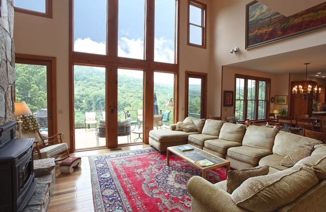 Gorgeous, spacious home overlooking a beautiful vista Perfect for ALL SEASONS