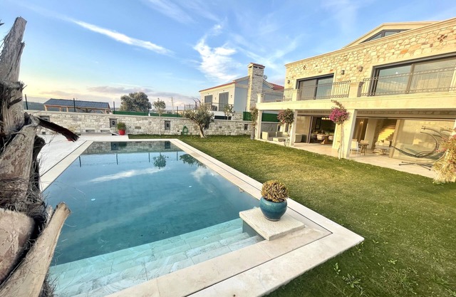 Gorgeous Stone Villa in Cesme