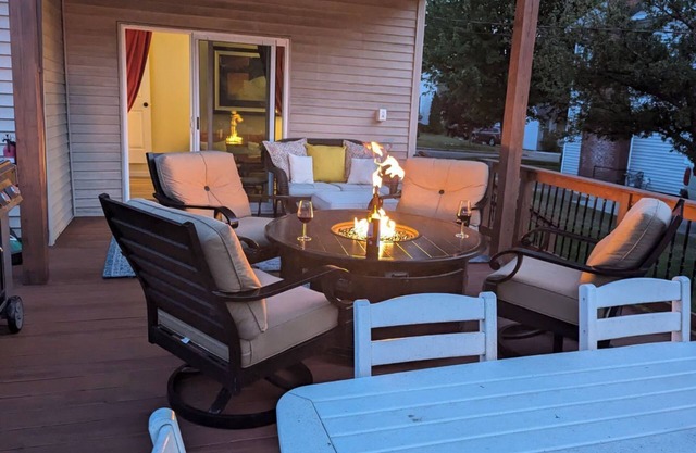 Gorgeous, stylish Muskegon Home - in wonderful Lakeside District!