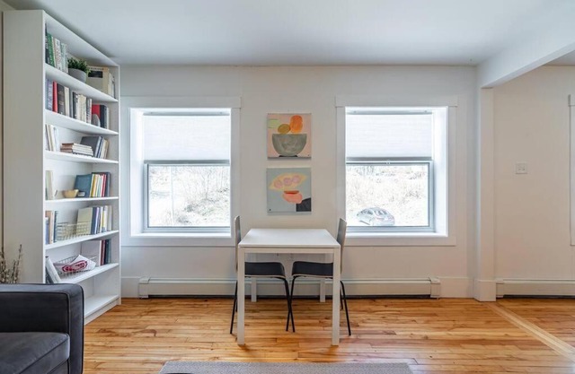 Gorgeous & Sunny Executive Suite #2, AC