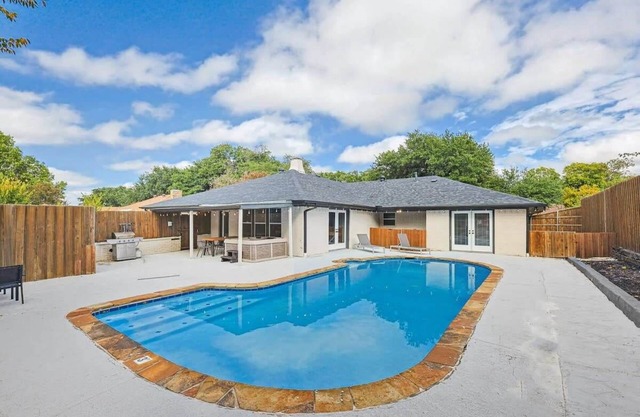 Gorgeous Sunny Home for Big Groups w/ Private Pool