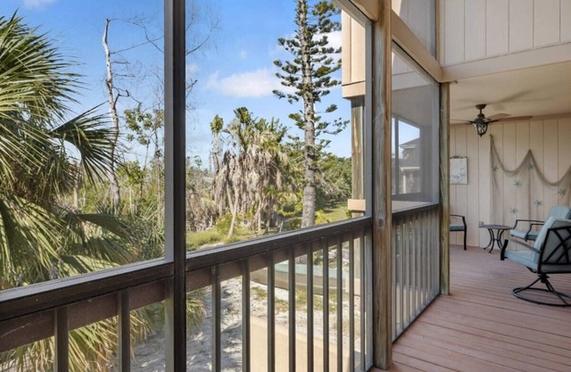 Gorgeous Three Bedroom Home in the Dunes with Bikes, Steps to Beach