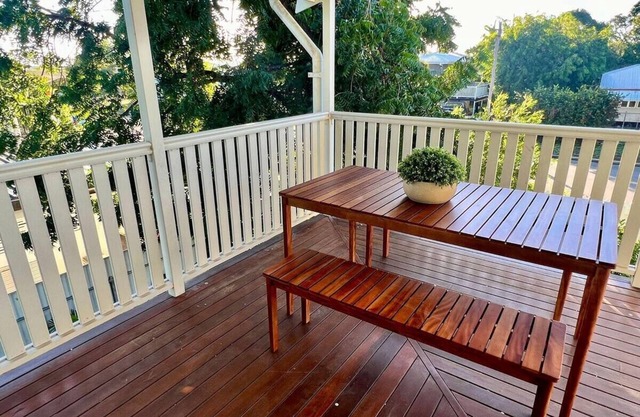 Gorgeous Tropical Queenslander - 2km to Stadium