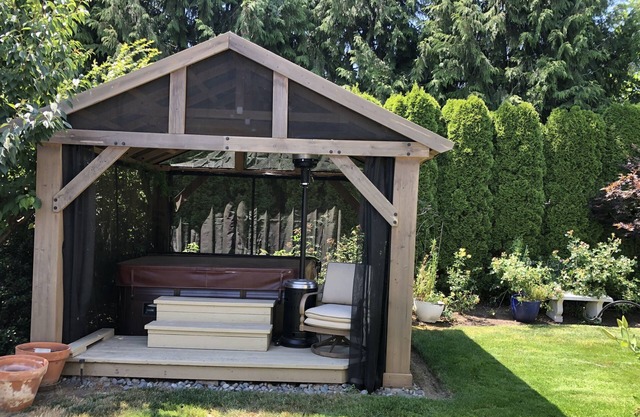 Gorgeous upscale home with hot tub & lovely garden.