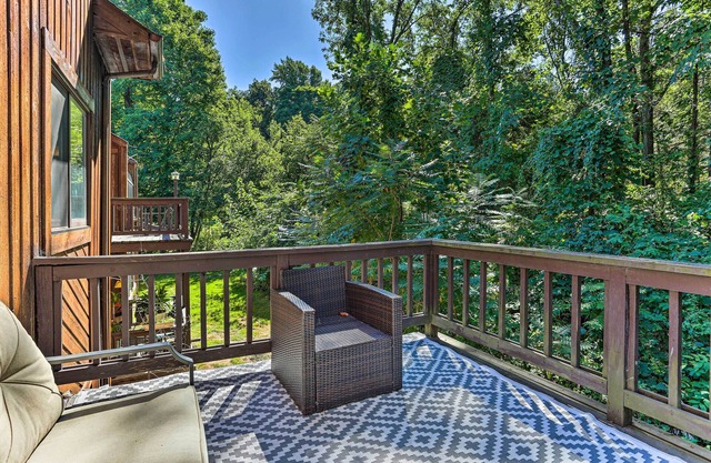 Gorgeous Vernon Township Condo w/ Balcony!