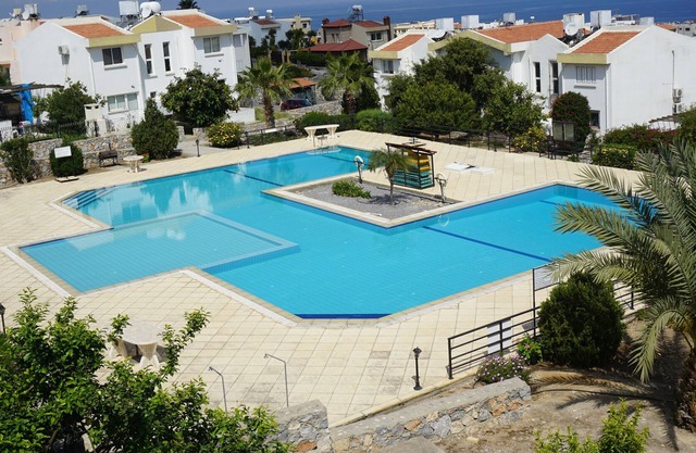 Vista Hermosa. Vistas al mar, piscina y montaña. Çatalkoy / Girne