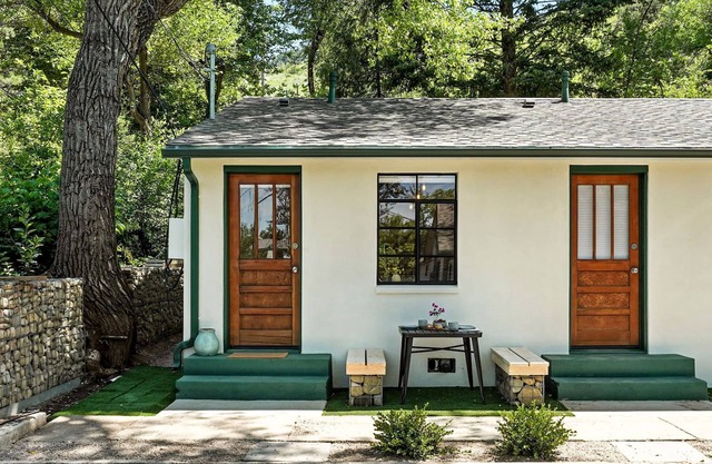 Gorgeous Vintage Charm / Steps from Trailhead / Ideal for Longer Stays