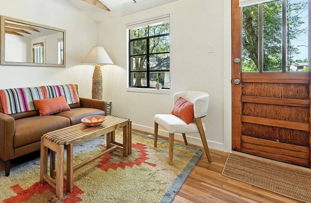 Gorgeous Vintage Studio Apt - Ideal Basecamp for Exploring Boulder - 30+ days