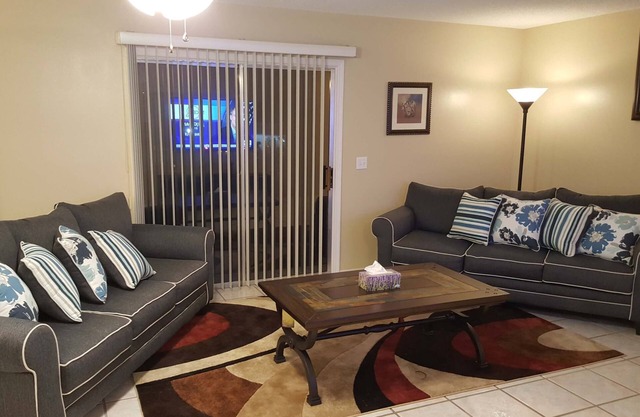 🧡Gorgeous Waterfront Oasis In Heart of The Villages 2 BR, 2 BA
