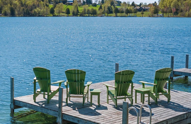 Gorgeously Located Walloon Home on Eagle Island! Friday to Friday