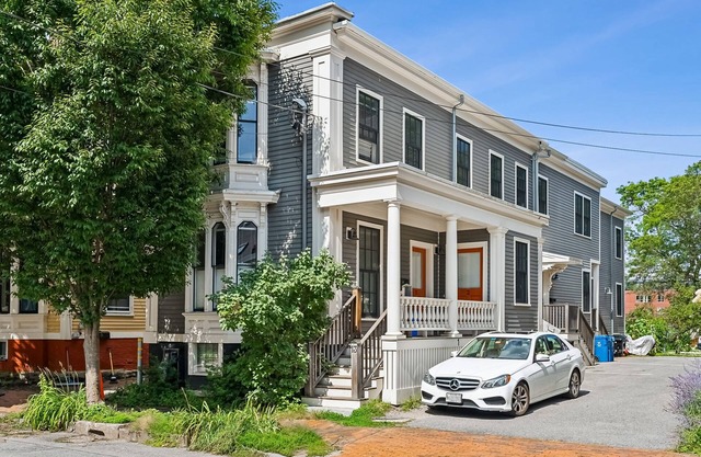 Gorgeously renovated, 2-condo property in the West End - walk everywhere