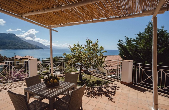 Gorgonia Sea view flat located in the Ruve Bianche Residence with swimming pool and private beach