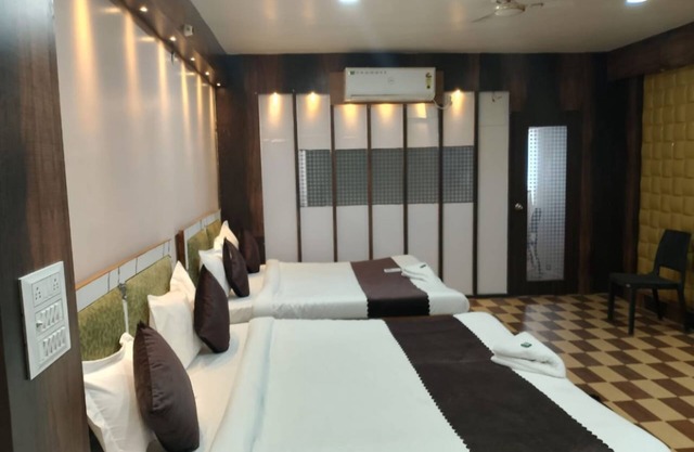 Goroomgo Akay guest house Varanasi