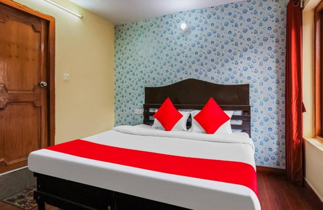 Goroomgo Chand Regency Nainital