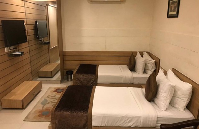 Goroomgo City Square Hisar