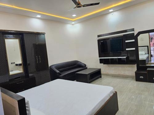 Goroomgo Gautam Garden Varanasi - Best Location & Parking Facilities