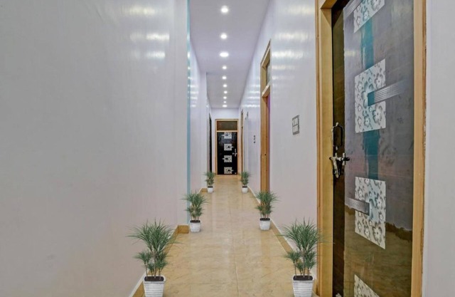Goroomgo JSB Palace Varanasi