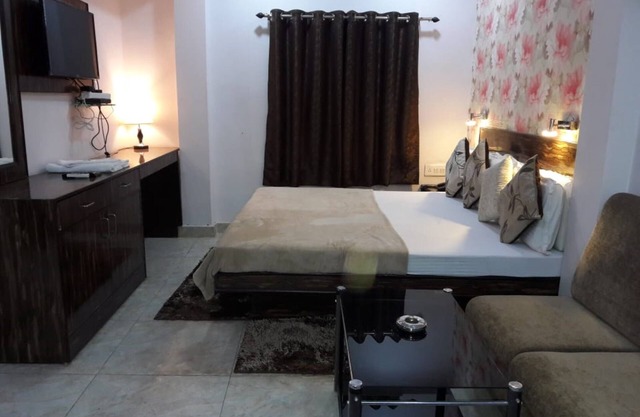 Goroomgo Kanha Inn Lucknow