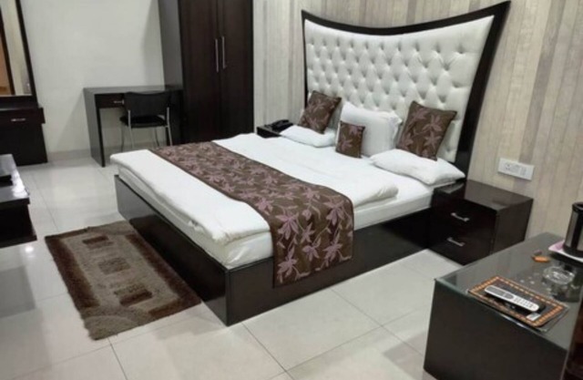 Goroomgo Pankaj Palace Jabalpur