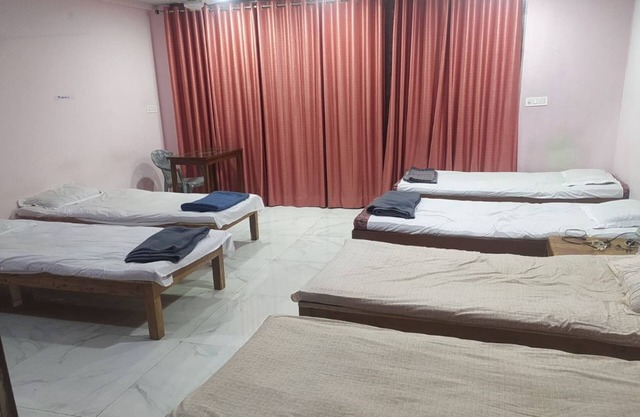 Goroomgo Tourist Inn Jaipur