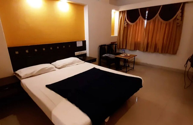 Goroomgo Veekay Regency Bengaluru