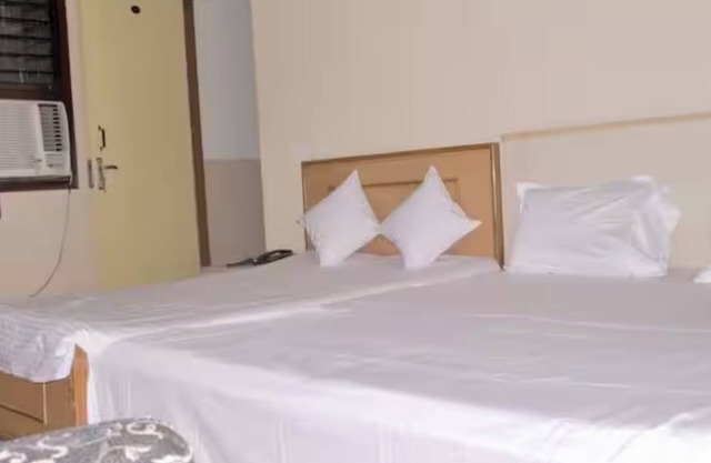 Goroomgo Viren Plaza Agra
