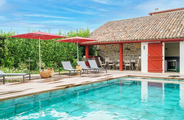 GORRIA - Luxury villa, heated swimming pool, tennis court, bowling green in Arcangues