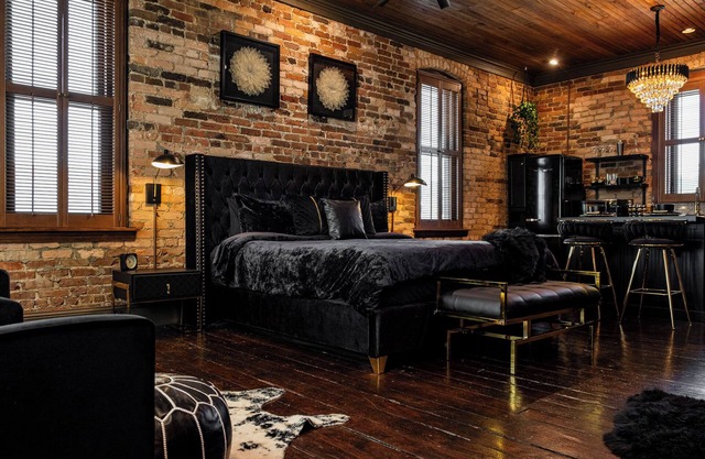 Gotham by Knight. Historic Downtown Loft