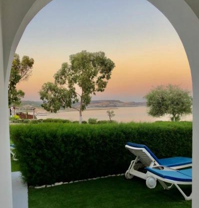 Governors Beach Costas Apts