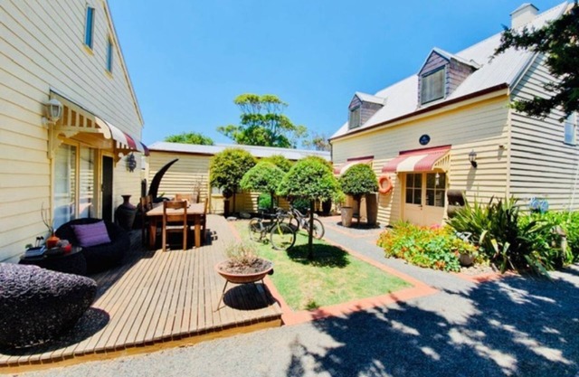 Gowrie Guest House - Where hospitality meets the sea!