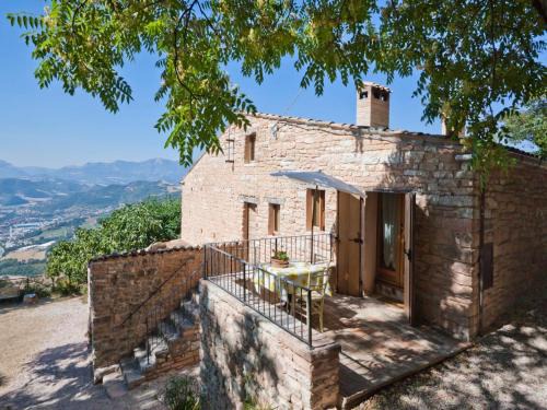 Graceful Holiday Home in Acqualagna with Swimming Pool