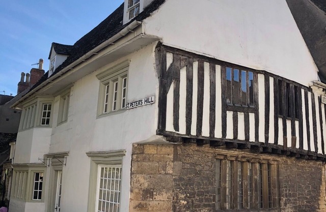 Casa de carácter medieval en el centro de Stamford. Impresionantes características de época.