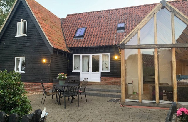 Grade II listed cottage 30 minutes to London King Cross