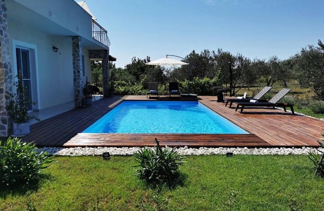 Gradfather's House - A Cosy Retreat with a Swimmingpool