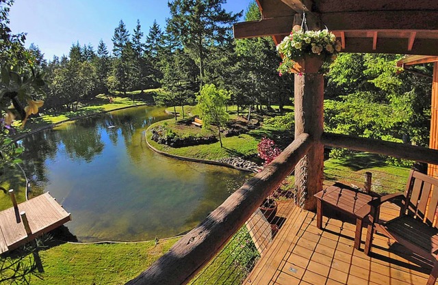 Gramma's 2BR Home, Lake, Wooded, Hot Tub, Swim, Swings, Gated Estate, Gorgeous