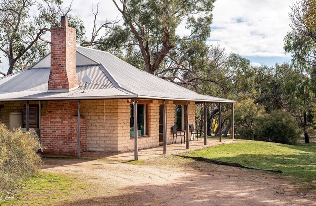 Grampians Pioneer Mudbrick Cottage