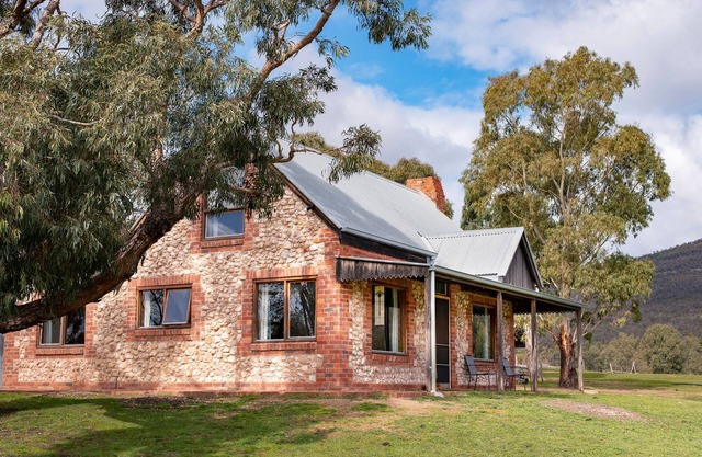 Grampians Pioneer Stone Cottage