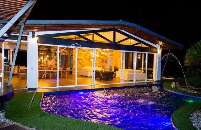 Gran Villa en Llano grande