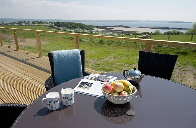 Granary Lodge - a lodge that sleeps 6 guests in 3 bedrooms