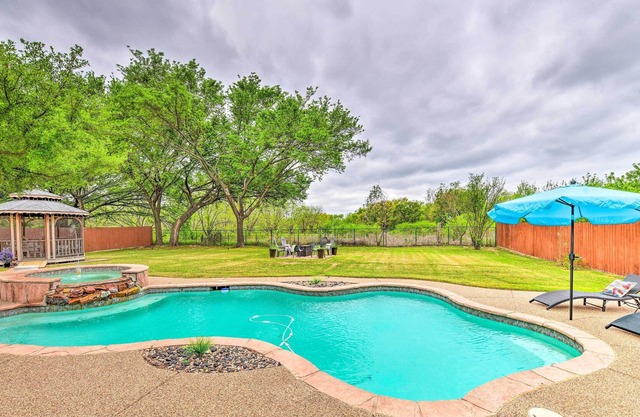 Granbury Abode w/ Pool & Grill ~ 3 Miles to Lake!