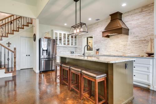 Granbury Home Across the Street from Boat Ramp!