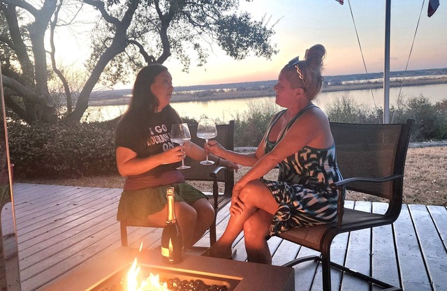 Granbury Lake Front Home, 4 bedroom, 3.5 bath, dock with lift , Jet ski, fishing