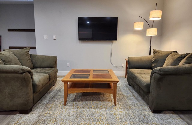 Feel at home in this downtown apartment with two bedrooms and insuite laundry!