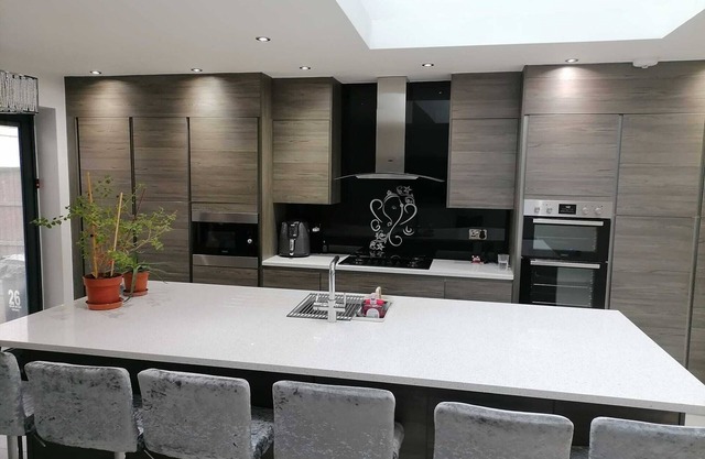 Grand 4-Bed 3 Bath Home Romford, London