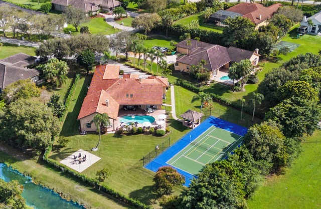 Grand 6BR Plantation Estate w/ Tennis & POOL
